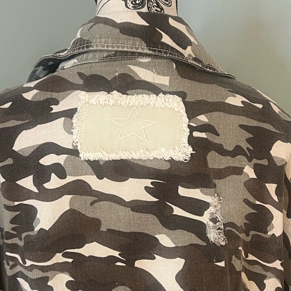 NWOT POL Camouflage Shacket | Size M | Fringe Edges | Distressed - Picture 4 of 12